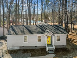 Foreclosed Home - 404 BUZZARDS POINT RD, 22539
