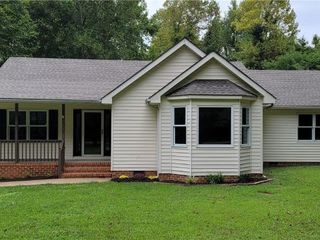 Foreclosed Home - 1005 DOVES NEST RD, 22560