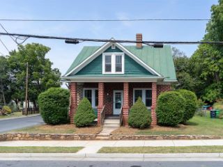 Foreclosed Home - 606 E WOLFE ST, 22802