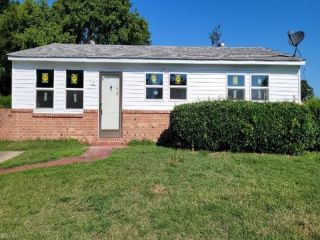 Foreclosed Home - 2956 CANDLEWOOD CIR, 23324