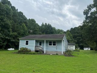 Foreclosed Home - 3120 OLD NECK RD, 23350