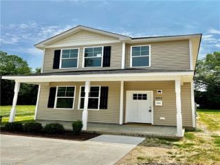Foreclosed Home - 901 RAILROAD AVE, 23434