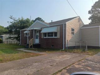 Foreclosed Home - 402 S 6TH ST, 23434