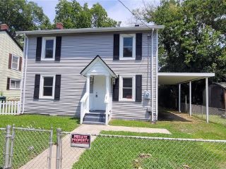 Foreclosed Home - 100 N 4TH ST, 23434