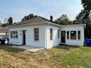 Foreclosed Home - 230 N 5TH ST, 23434
