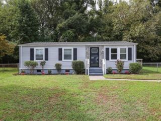 Foreclosed Home - 613 CHISHOLM LN, 23434