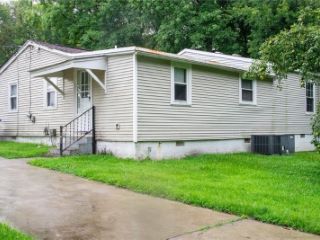 Foreclosed Home - 8725 S QUAY RD, 23437