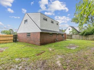 Foreclosed Home - 201 S PLAZA TRL, 23452