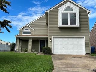Foreclosed Home - 2025 TWINFLOWER CT, 23453