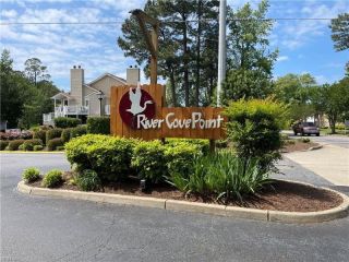 Foreclosed Home - 2587 COVE POINT PL, 23454