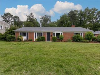 Foreclosed Home - 2312 N WOLFSNARE DR, 23454