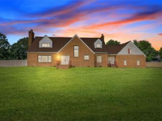 Foreclosed Home - 895 OLD DAM NECK RD, 23454