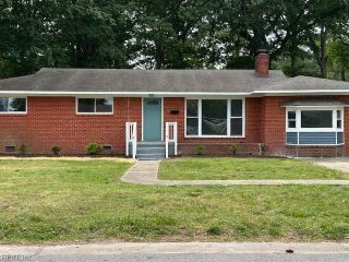 Foreclosed Home - 1061 FAIRLAWN AVE, 23455