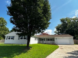 Foreclosed Home - 800 CHARLAN PL, 23464