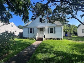 Foreclosed Home - 706 E BAYVIEW BLVD, 23503