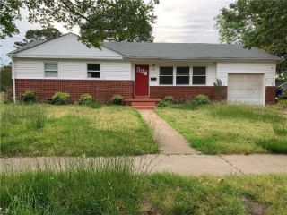Foreclosed Home - 8201 WEDGEWOOD DR, 23518