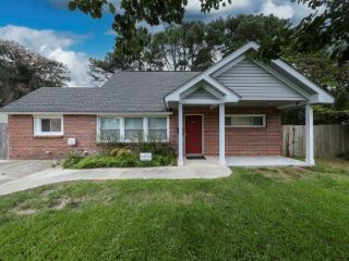 Foreclosed Home - 1812 S LAKELAND DR, 23518