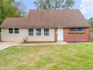 Foreclosed Home - 1817 S LAKELAND DR, 23518