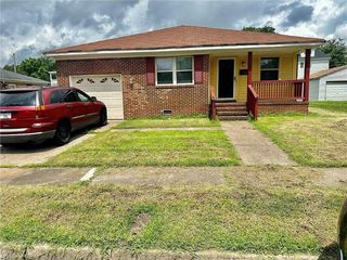 Foreclosed Home - 905 ROCKINGHAM ST, 23523
