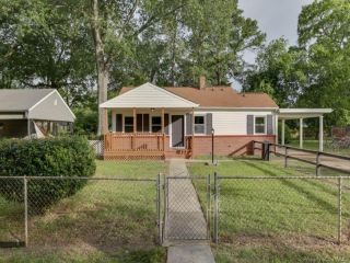 Foreclosed Home - 612 73RD ST, 23605