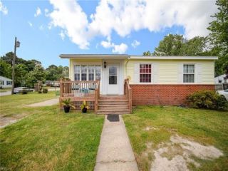 Foreclosed Home - 8001 ROANOKE AVE, 23605