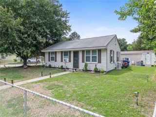 Foreclosed Home - 901 77TH ST, 23605