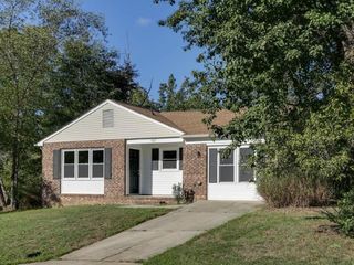 Foreclosed Home - 927 RED OAK CIR, 23608