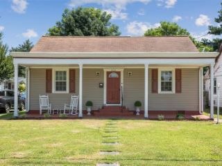 Foreclosed Home - 316 CHEROKEE RD, 23661