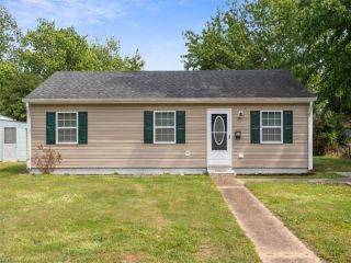 Foreclosed Home - 1902 MOGER DR, 23663