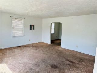 Foreclosed Home - 802 BUCKROE AVE, 23664