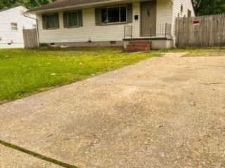 Foreclosed Home - 115 ASPENWOOD DR, 23666
