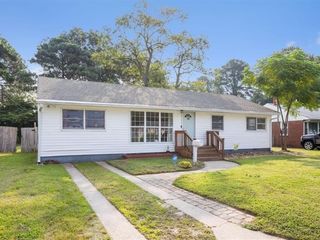 Foreclosed Home - 110 LYNNHAVEN DR, 23666