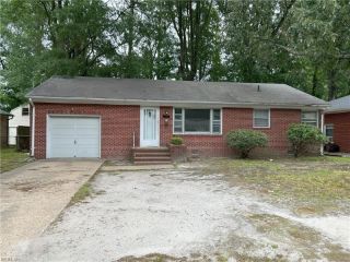 Foreclosed Home - 107 PRINCE GEORGE DR, 23669