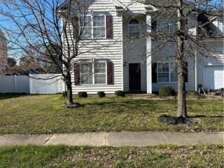 Foreclosed Home - 156 KINGS GATE DR, 23701