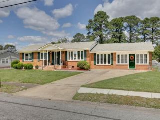 Foreclosed Home - 1200 ROOSEVELT BLVD, 23701