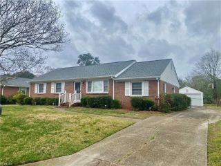 Foreclosed Home - 4609 HUNTERS POINT DR, 23703