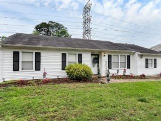 Foreclosed Home - 3741 WOODMERE DR, 23703