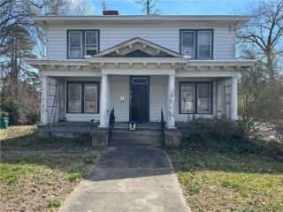 Foreclosed Home - 922 W SOUTH BLVD, 23805