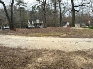 Foreclosed Home - 2624 FOREST LAKE RD, 23831