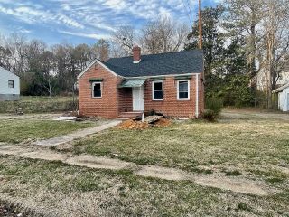 Foreclosed Home - 705 W 3RD AVE, 23868
