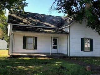 Foreclosed Home - 414 W 5TH AVE, 23868