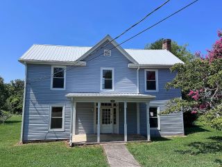 Foreclosed Home - 215 CHURCH ST, 23958