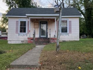 Foreclosed Home - 1514 5TH ST, 23974