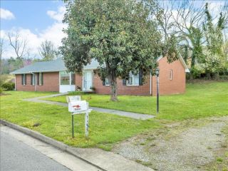 Foreclosed Home - 1535 SHANNON ST SE, 24014