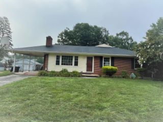 Foreclosed Home - 5136 SUGAR LOAF DR, 24018
