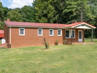 Foreclosed Home - 271 PICO RD, 24066