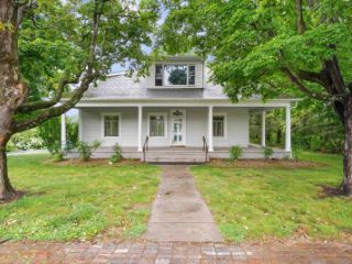 Foreclosed Home - 104 JUNKIN ST, 24073