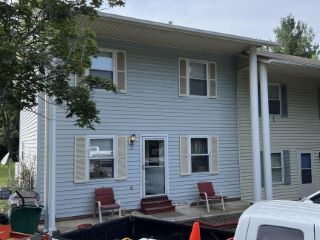 Foreclosed Home - 385 WARREN ST, 24073