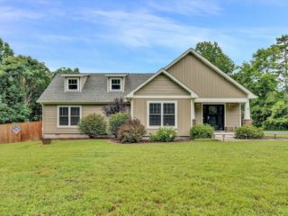 Foreclosed Home - 1040 OLD STATION LOOP, 24101