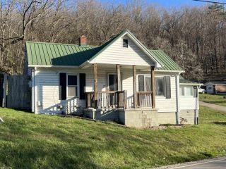 Foreclosed Home - 990 LURICH RD, 24124